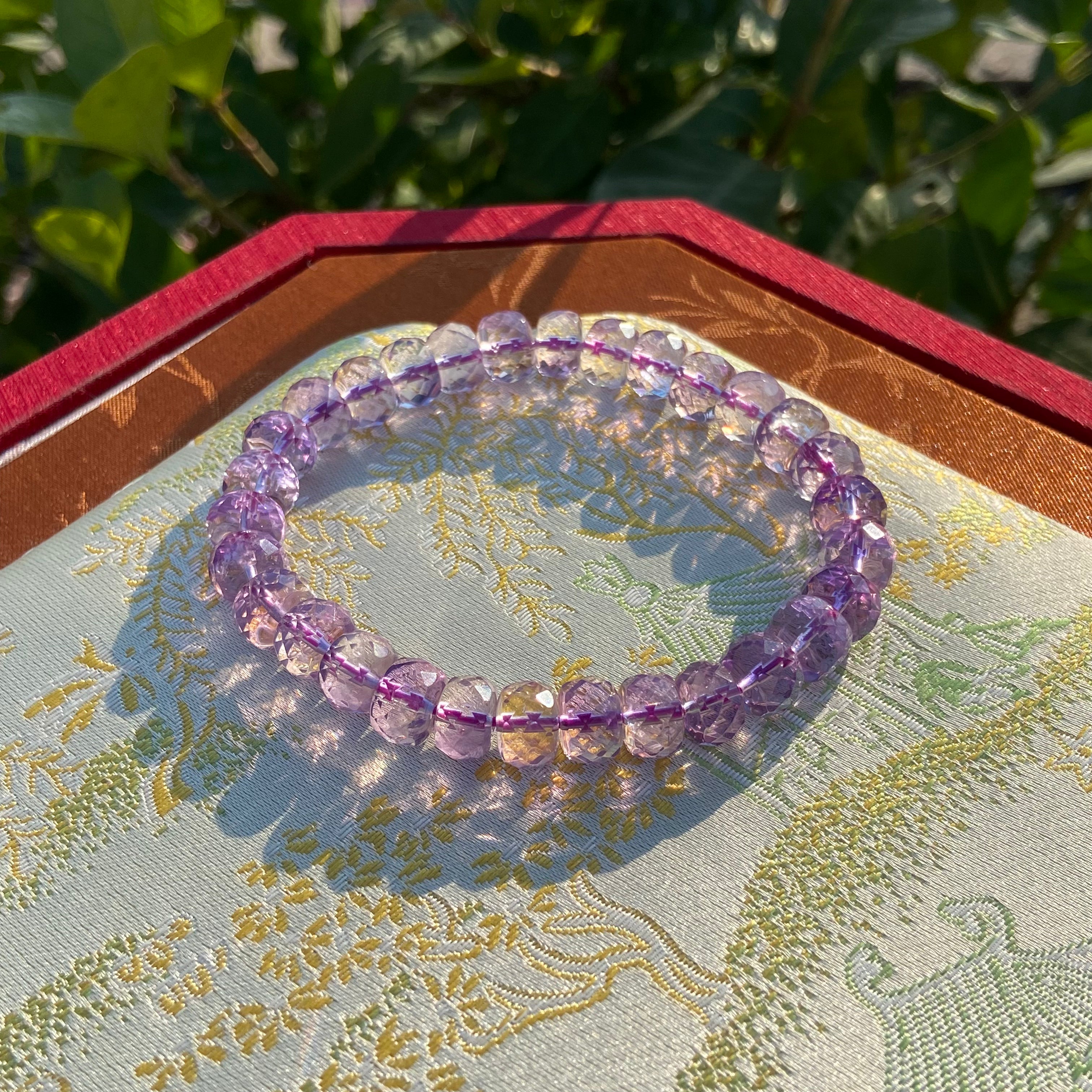 Diamond-Faceted Abacus Bead Bracelet - Natural Amethyst | Elegant Daily Accessory