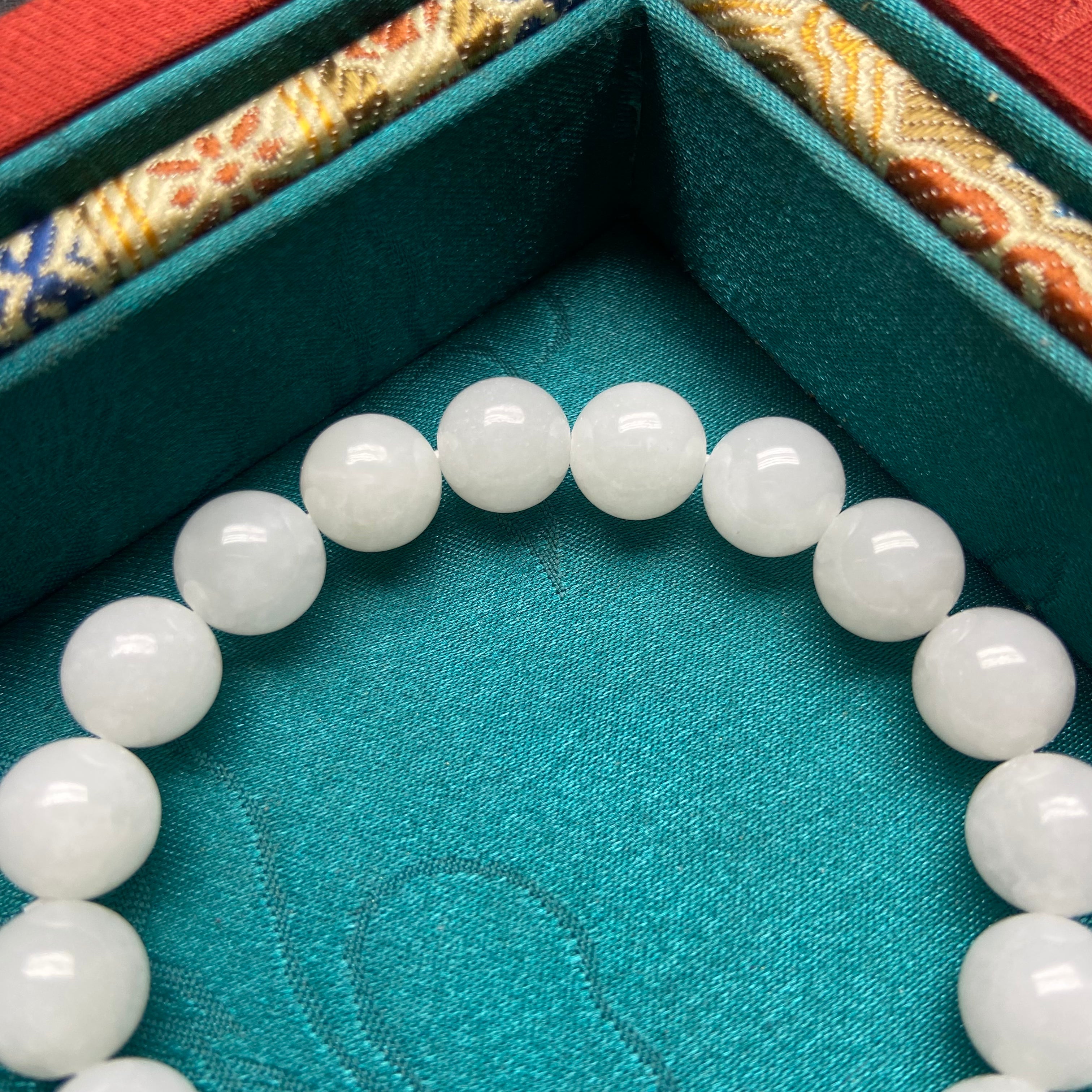 Cool Summer Vibe – Natural White Jade Bracelet, Elegant Beauty Honed by Time, Warm & Smooth Texture, Inherent Calm Temperament, Interpreting Oriental Aesthetics
